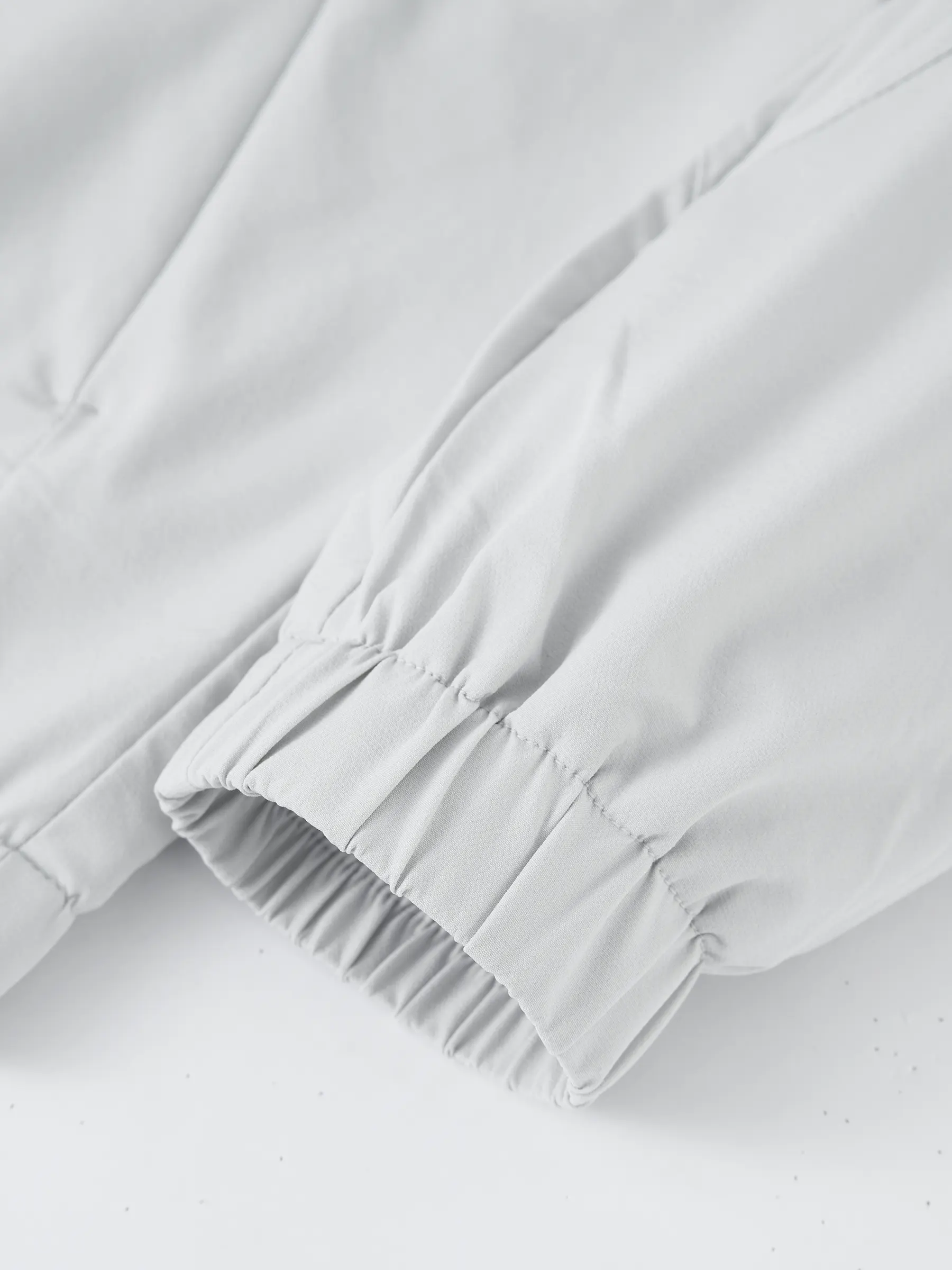 Áo Khoác Gió Nam PERATO Phong Cách Lifestyle In Lưng LBKGW5M036