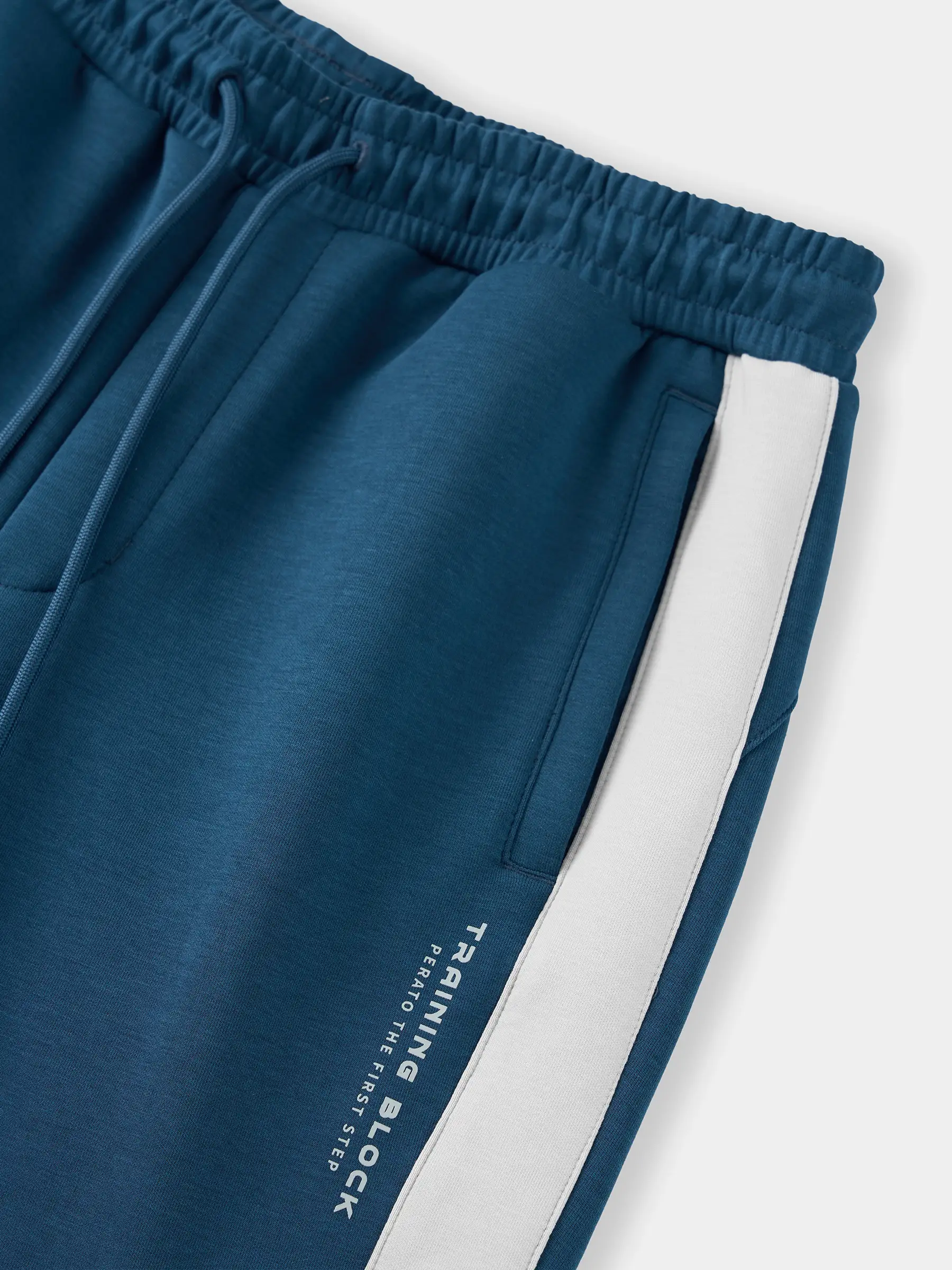 Quần Nỉ Nam Can Phối PERATO Phong Cách Training Phom Regular TBQNW5M012